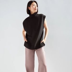 CREAM Aritzia Babaton Byline Vest - Matte Pearl (Small)